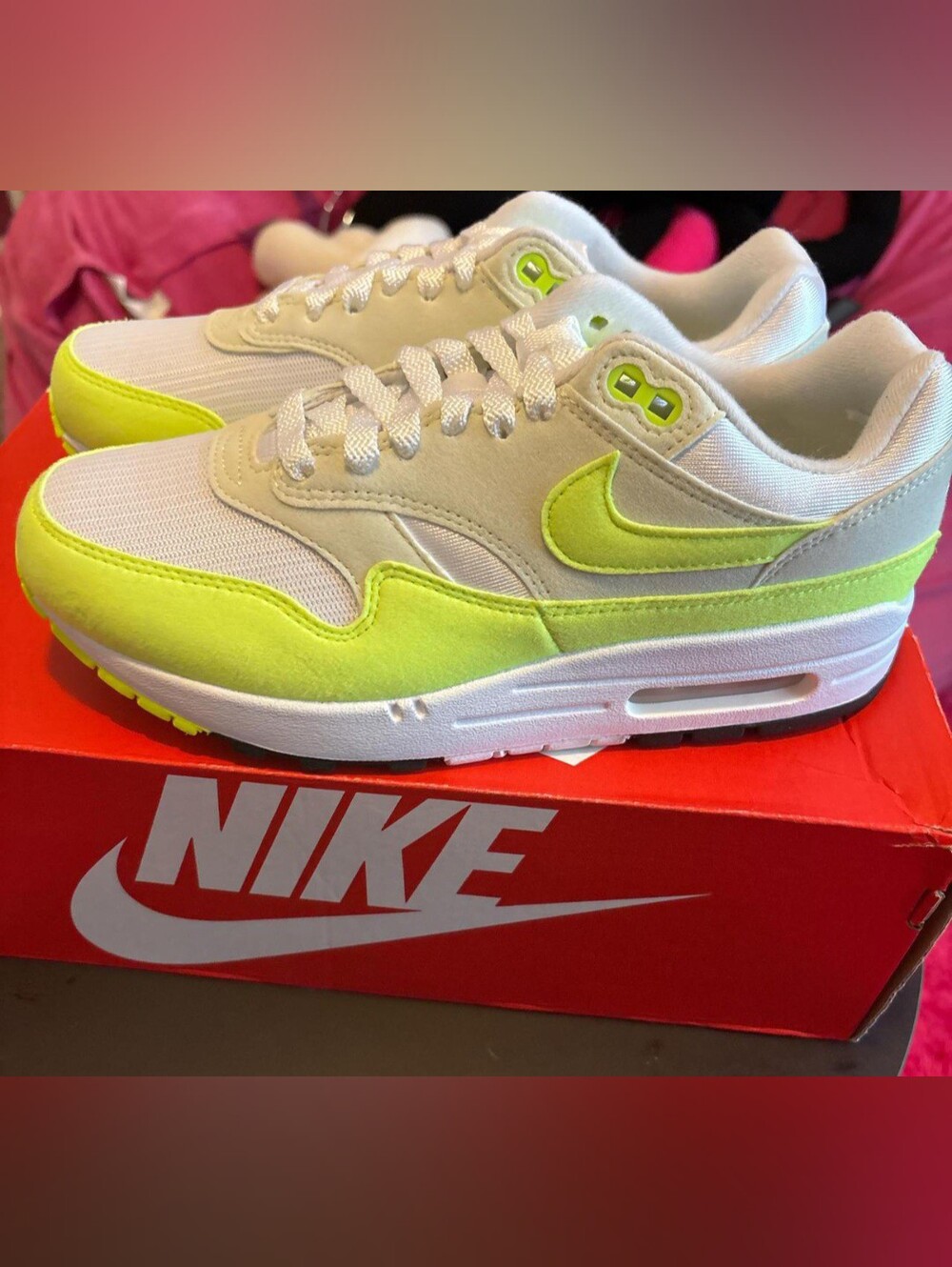 NIKE AIR MAX 1 VOLT
